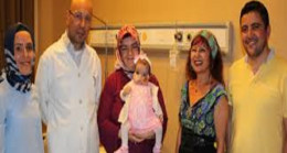 Genç hemşireden, arkadaşının bebeğine can aşısı