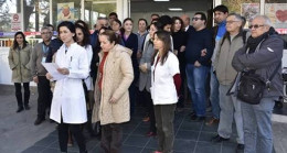 Sağlık çalışanlarına şiddet protesto edildi
