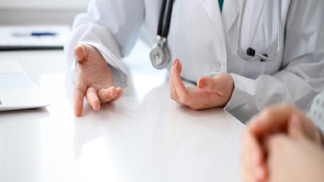 Hemşireyi ısırıp Aile hekimini darp eden doktora inceleme